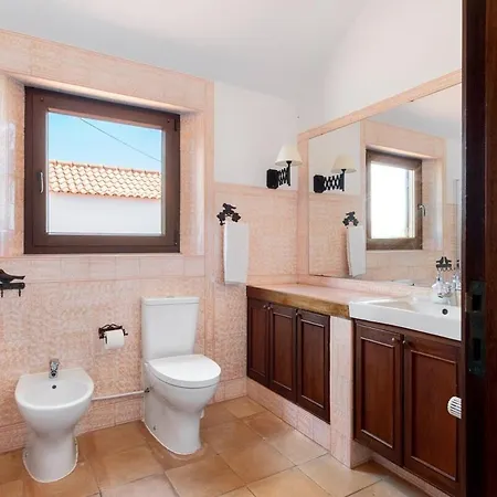 Guestready - Peaceful W/ Parking בית הארחה 3*