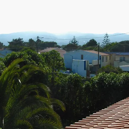 Joivy 3-br With Terrace And Garden In Colares *