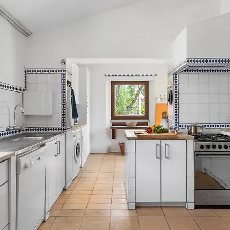 Hébergement de vacances Joivy 3-br With Terrace And Garden In Colares Sintra