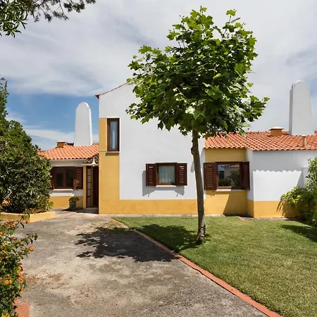 Joivy 3-br With Terrace And Garden In Colares *