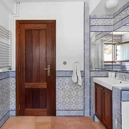Guestready - Peaceful W/ Parking Konukevi