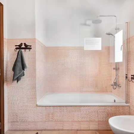 Guestready - Peaceful W/ Parking Konukevi
