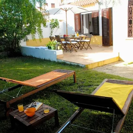 Guestready - Peaceful Beach Villa W/ Parking Гостевой дом Прая-даш-Масанш