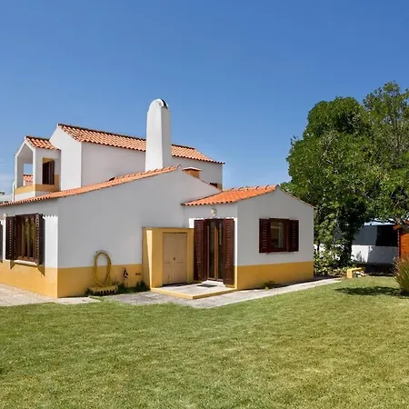 Гостевой дом Guestready - Peaceful Beach Villa W/ Parking