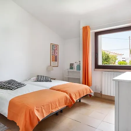 Гостевой дом Guestready - Peaceful Beach Villa W/ Parking