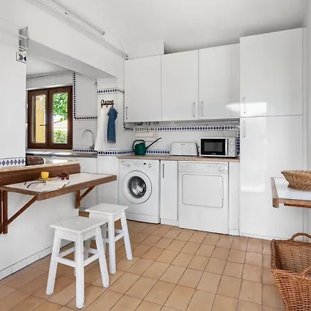 Гостевой дом Guestready - Peaceful Beach Villa W/ Parking 3*