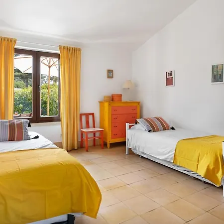 Гостевой дом Guestready - Peaceful Beach Villa W/ Parking 3*