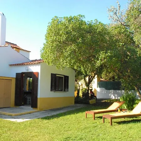 Гостевой дом Guestready - Peaceful Beach Villa W/ Parking Прая-даш-Масанш