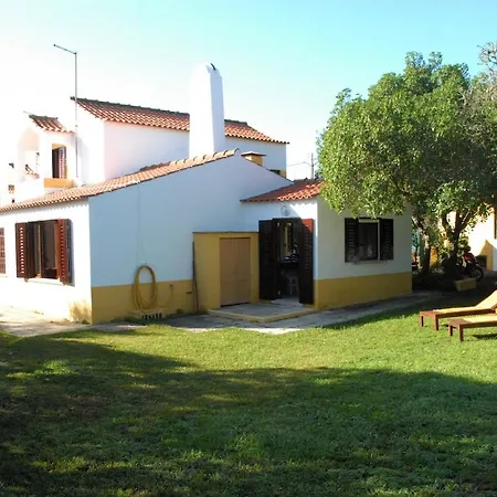 Guestready - Peaceful Beach Villa W/ Parking Гостевой дом 3*